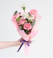 Krem Pudra Bukette Pembe ve Beyaz Karanfiller