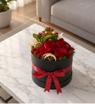Siyah Silindir Kutuda Kırmızı Güller ve Kalanchoe