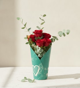 İyi Ki Varsın Mesajlı Karton Saksıda 5 Kırmızı Gül