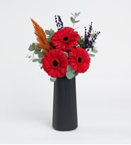 Siyah Çizgili Polimer Vazoda 3 Kırmızı Gerbera Çiçeği