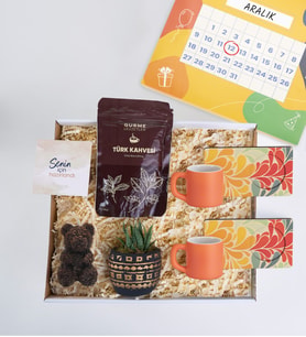 Turuncu Fincan & Sukulentli Kişiye Özel Takvimli Set
