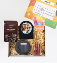 Kahve Fincanı & Gül Kekli Kişiye Özel Takvimli Set