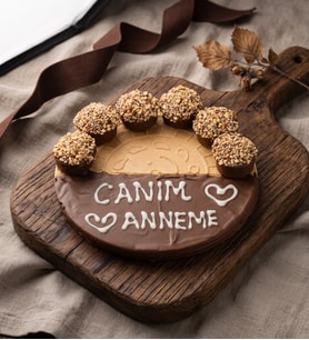Canım Anneme Mesajlı Kağıt Helve Üstünde Kekler