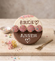 Kağıt Helva Üstünde Biricik Annem Mesajı ve Kekler