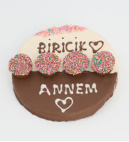 Kağıt Helva Üstünde Biricik Annem Mesajı ve Kekler