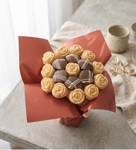 Lotus Biscoff® ve Muz Aromalı Beyaz Kek Buketi