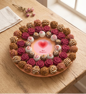 Kırmızı Gül ve Lotus Biscoff Bisküvili Trüf Kekler