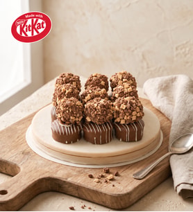 Pasta Temalı Kağıt Helva Üstünde KITKAT® ile Kekler