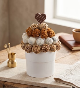 Saksıda Lotus Biscoff®'lu Trüfler ve Mochalı Kalp Kek