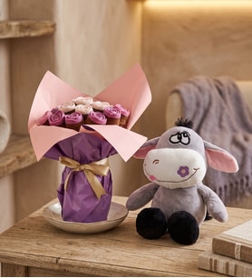 Pembe, Beyaz Gül Kek Buketi ve Peluş Eşek