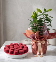 Buket Kağıtlı Lilyum ve Kırmızı Kalp Kekler