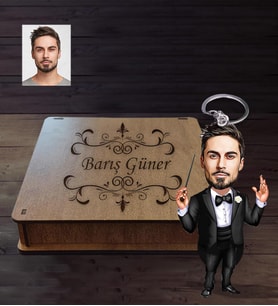 Kişiye Özel Orkestra Şefi Karikatürlü Ahşap Anahtarlık Kutulu  Bay-1