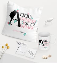 BK Gift Kişiye Özel Anne Demek Sevgi Demek Beyaz Kupa Ayna Yastık Seti (Model 1)