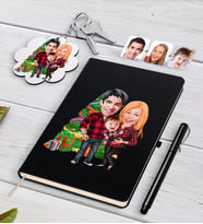BK Gift Kişiye Özel Yeni Yıl Aile Karikatürlü Siyah Defter Kalem ve Anahtarlık Hediye Seti-4 (Model 1)
