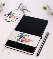 BK Gift Kişiye Özel Elektrik Mühendisi Siyah Defter Kalem Ve Anahtarlık Hediye Seti-1 (Model 1)