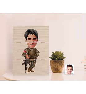 BK Gift Kişiye Özel Asker Karikatürlü Otantik Masaüstü Ahşap Palet Çerçeve-2 (Beyaz)