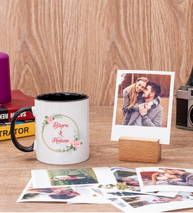 İki İsimli Çiftlere Özel Siyah Kupa Bardak ve Ahşap Standlı Polaroid Set