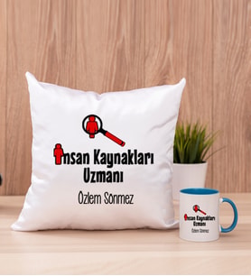 İnsan Kaynakları Uzmanı Kare Yastık ve Mavi Kupa Bardak