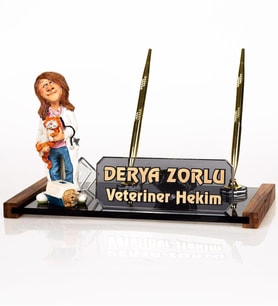 Kadın Veteriner Biblolu Masa İsimliği Hediye Ofis Kristal İsimlik