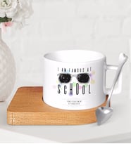 BK Gift Kişiye Özel Okulda Ünlüyüm Ahşap Altlıklı Seramik Fincan-4 (Beyaz)