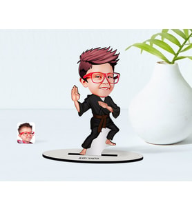 BK Gift Kişiye Özel Çocuk Karateci Karikatürlü Ahşap Biblo Model-1 (Beyaz)