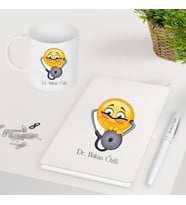 Kişiye ve İsime Özel Doktor Emoji Beyaz Kupa Bardak Defter Kalem Seti