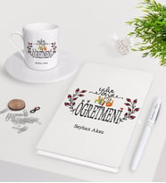 BK Gift Kişiye Özel Yılın En İyi Öğretmeni Beyaz Defter Kalem Türk Kahvesi Fincanı Seti-2 (Model 1)