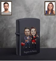 Kişiye Özel Sevgili Karikatürlü UV Baskılı Siyah Benzinli Çakmak Model 5