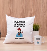 Bak Kendime De Kahve Yaptım Kare Yastık ve Beyaz Kupa Bardak