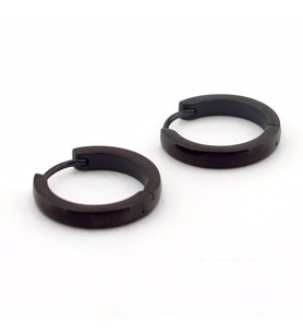 EĞİMLİ 18mm BÜYÜK BOY SİYAH HALKA ÇELİK ERKEK KÜPE E665
