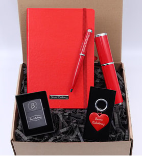 Kişiye Özel Kırmızı Kutulu Kalem & Kişiye Özel Kırmızı Defter & Zippo Tarzı Çakmak & Kalp Anahtarlık Hediye Seti  (Model 1)