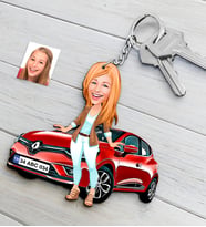 BK Gift Kişiye Özel Bayan Renault Clio Figürlü Plakalı Ahşap Karikatür Anahtarlık-3 (Beyaz)