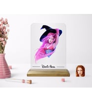 BK Gift Kişiye Özel Cadı Karikatürlü Ahşap Standlı Çerçeve-4 (Beyaz)