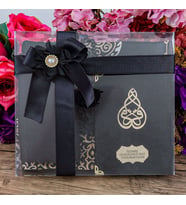 Hediyelik Kadife Kaplı Yasin Kitabı, Seccade, Şal, İnci Tesbih, Asetat Kutulu (26×23) Set - Siyah (Model 1)