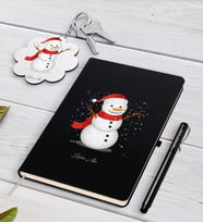 BK Gift Kişiye Özel Kardan Adam Siyah Defter Kalem ve Anahtarlık Hediye Seti-2 (Model 1)