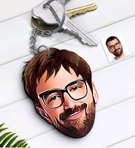 BK Gift Kişiye Özel Erkek Yüz Karikatürlü Ahşap Anahtarlık-1 (Beyaz)