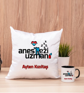Anestezi Uzmanı Kare Yastık ve Siyah Kupa Bardak