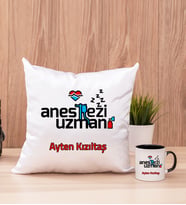 Anestezi Uzmanı Kare Yastık ve Siyah Kupa Bardak