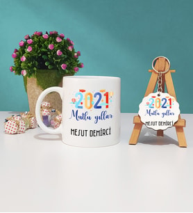 Mutlu Yıllar 2021 Yılbaşı Hediyesi Kupa Bardak ve Ahşap Anahtarlık Seti