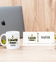 İş Güvenliği Uzmanı Beyaz Kupa Bardak Ve Masa İsimliği Hediye Seti