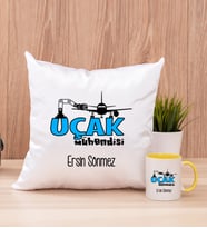 Uçak Mühendisi Kare Yastık ve Sarı Kupa Bardak