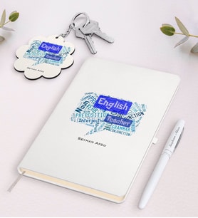 BK Gift Kişiye Özel İngilizce Öğretmeni Beyaz Defter Kalem Ve Anahtarlık Hediye Seti-4 (Model 1)