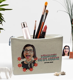 BK Gift Kişiye Özel Dünyanın En İyi Annesi Karikatürlü Keten Makyaj Çantası (Bej)