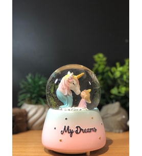Unicorn Atlı ve Sevimli Kız Büyük Boy Püskürtmeli Kar Küresi