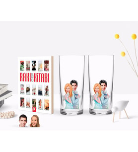 BK Gift Kişiye Özel Renkli Baskılı Sevgililer Karikatürlü İkili Rakı Bardağı ve Rakı Cep Kitabı Hediye Seti-87 (Model 1)