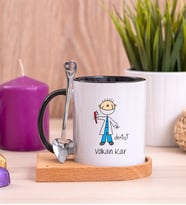 Erkek Diş Hekimi Karikatürü Ahşap Altlıklı Siyah Kupa Bardak