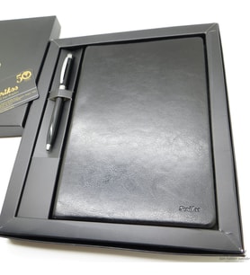 Scrikss İsme Özel Deri Defter Hediye Seti MD-533 Siyah  A5 Deri Defter + Touch Kalem  Scrikss Kalem  İsme Özel Kalem  Hediyelik Set