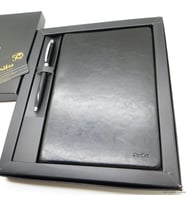 Scrikss İsme Özel Deri Defter Hediye Seti MD-533 Siyah  A5 Deri Defter + Touch Kalem  Scrikss Kalem  İsme Özel Kalem  Hediyelik Set