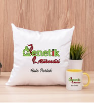 Genetik Mühendisi Kare Yastık ve Sarı Kupa Bardak
