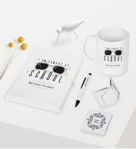 BK Gift Kişiye Özel Okulda Ünlüyüm Temalı Beyaz Defter Kalem Kupa Ayna Seti - 2